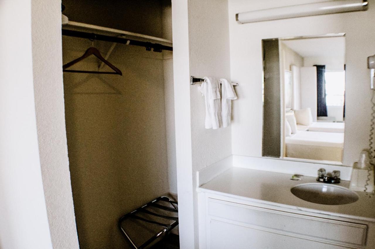 Devonshire Inn Motel Rosamond Dış mekan fotoğraf